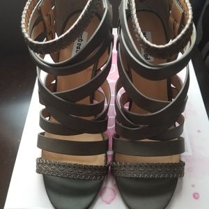 Women strappy sandal